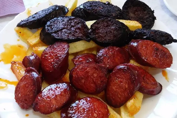 Huevos con chorizo y patatas
